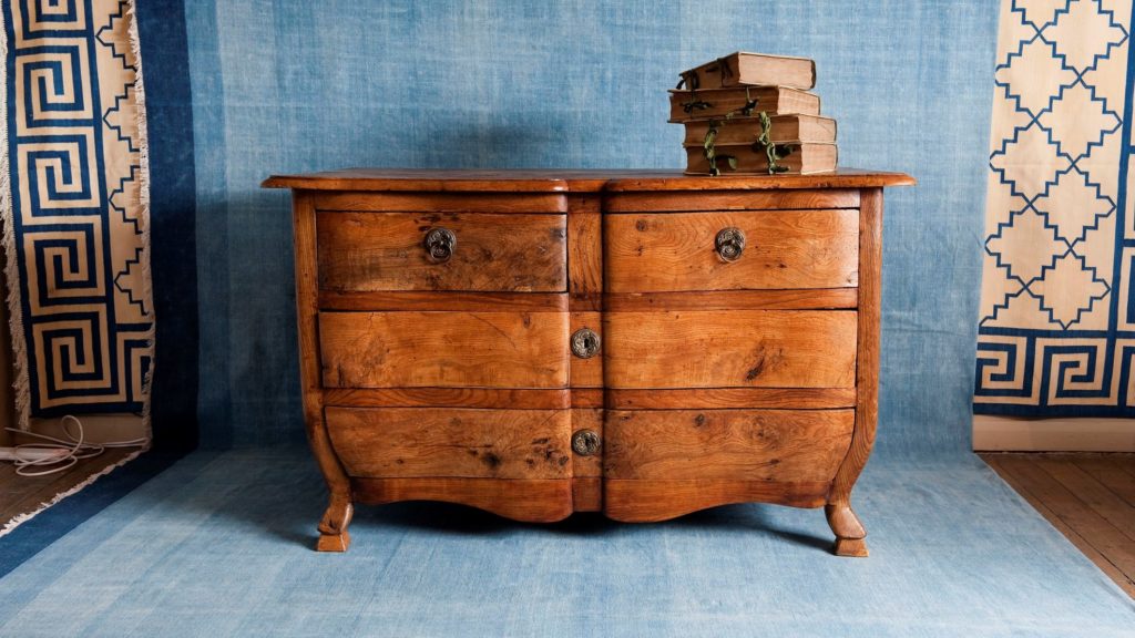 How to Tell if Old Furniture is Valuable