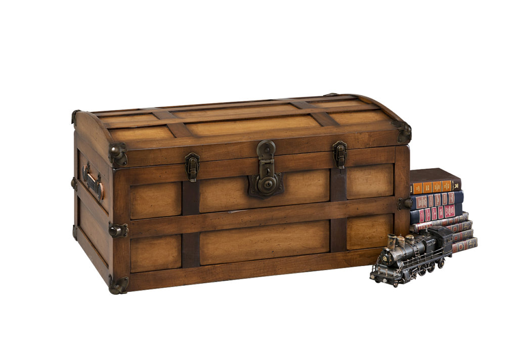 Vintage Steamer Trunks, Amish Craftsmen